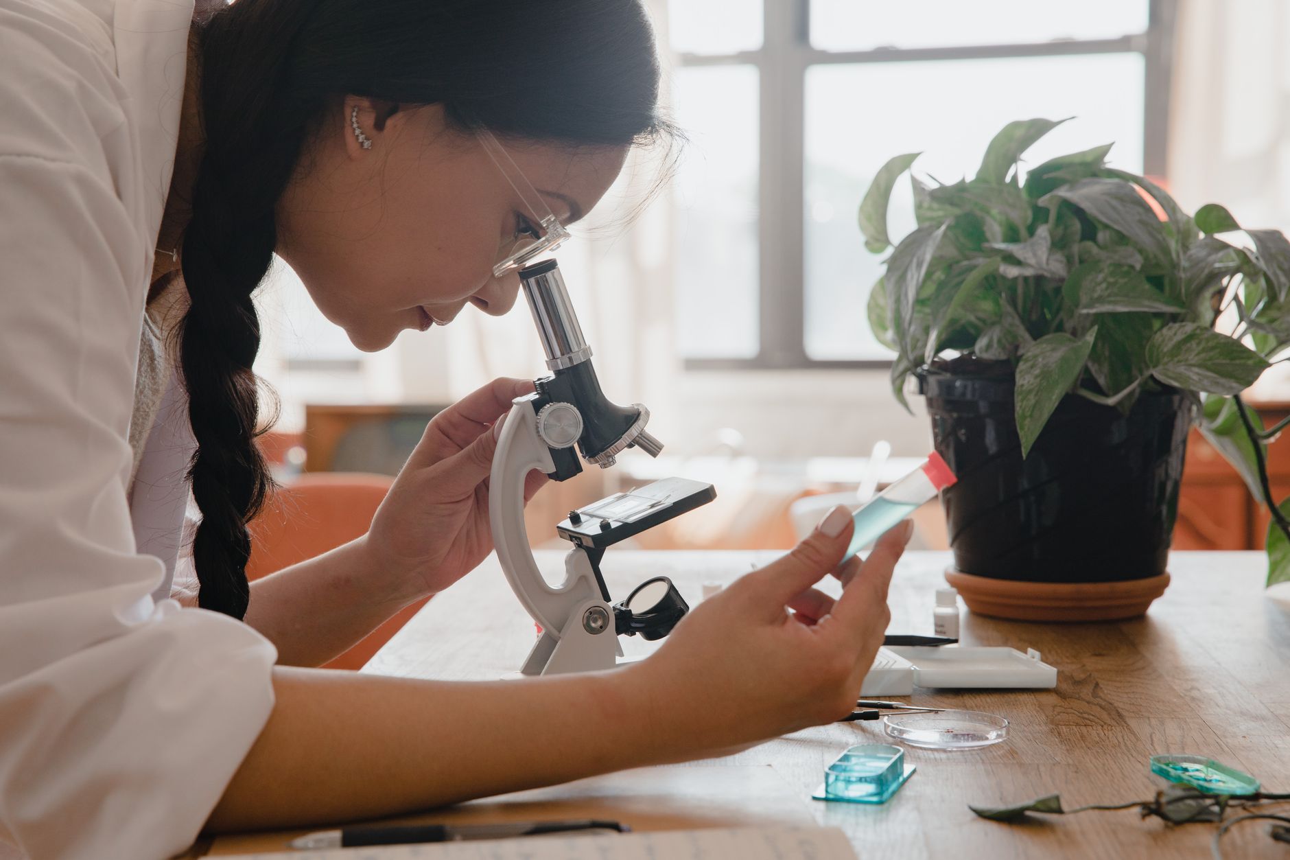 Comment la microscopie numérique 4K transforme le contrôle qualité industriel